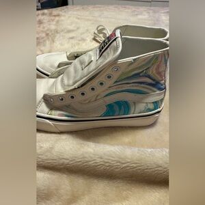 Vans woman’s size 8 Sk8-Hi 138 Decon Resin Swirl